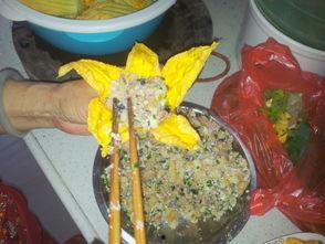 晚上在老家吃瓜,共享团圆时光