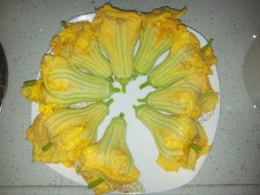 晚上在老家吃瓜,共享团圆时光