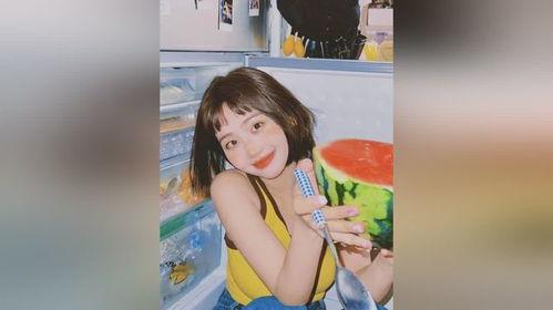 纯欲拍照吃瓜,一场视觉与味蕾的双重盛宴