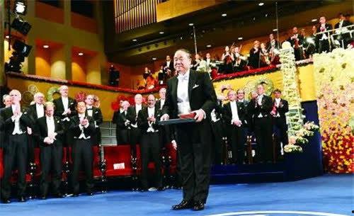 莫言吃瓜,揭秘文学巨匠的闲情逸致